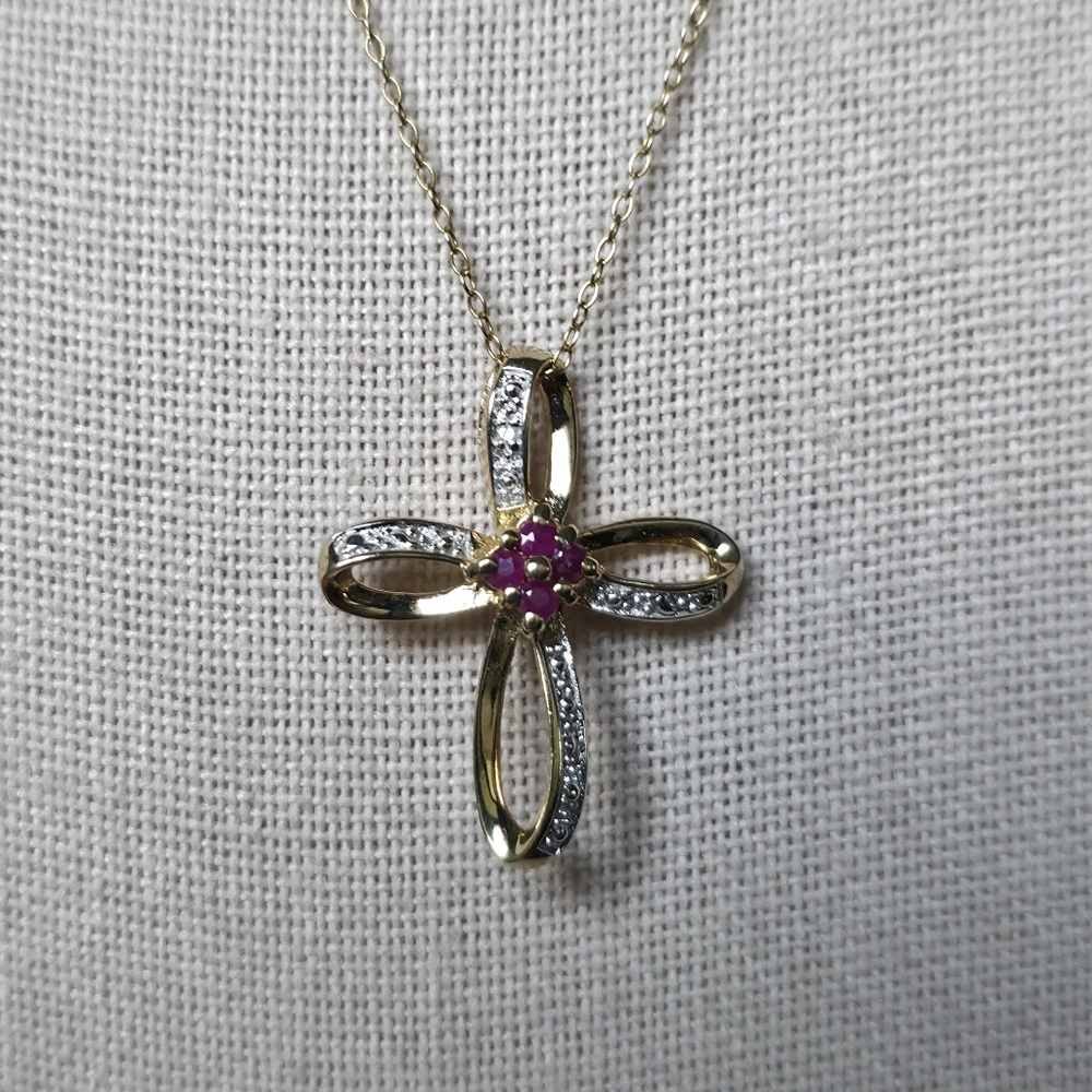 JJT 925 Sterling Silver Gold Vermile Cross Pendant Diamond Chip & Ruby Flower